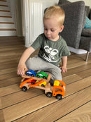 Autotransporter i træ med 4 biler
