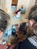 Mentari - Dukkehusmøbler - Legeværelset - 8 dele - Fra 3 år