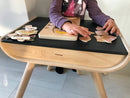 Børnebord & stol i træ fra PlanToys - Sort/Træfarvet - Fra 3 år. - Billede 1