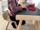 Børnebord & stol i træ fra PlanToys - Sort/Træfarvet - Fra 3 år. - Billede 1