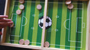 Bæredygtigt Fling Bordfodbold i FSC-træ - Fra 3 år. - Billede 1