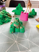 Kinetic Sand - Sandkasse med 455 gram magisk sand - Grøn farve. - Billede 1
