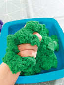 Kinetic Sand - Sandkasse med 455 gram magisk sand - Grøn farve. - Billede 1