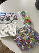 Plus Plus MINI Pastel - Metalkuffert med 600 brikker i Pastelfarve. - Billede 1