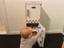 Legekøkken Køle/fryseskab i træ fra MaMaMeMo - Hvid - Fra 3 år. - Billede 1