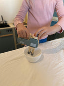 Mamamemo Legekøkken - Håndmixer i FSC træ - Grøn- Fra 3 år. - Billede 1