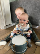 Trætromme med 2 trommestikker - FLEXA - Fra 2 år.
